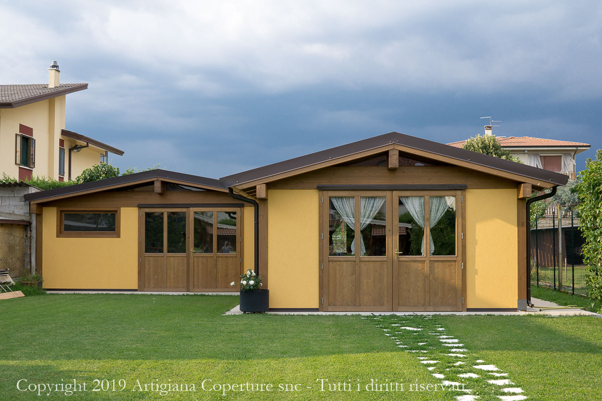 casette in legno con tetto a due falde