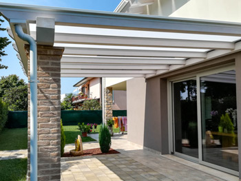 Pergola Classic in legno con copertura in policarbonato compatto sistema Polyx