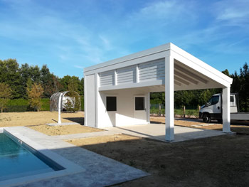 Pergola bordo piscina
