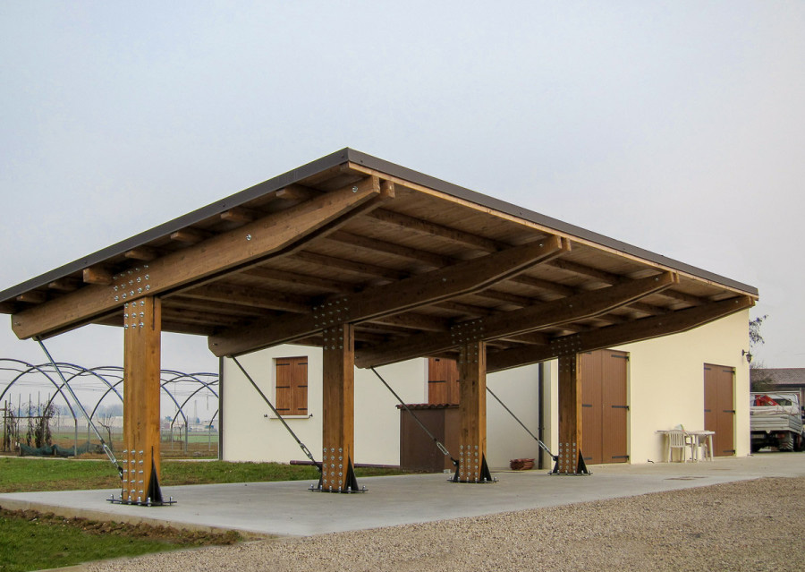 Autocover in legno Elite: tettoia per auto robusta con struttura in legno e finiture metalliche