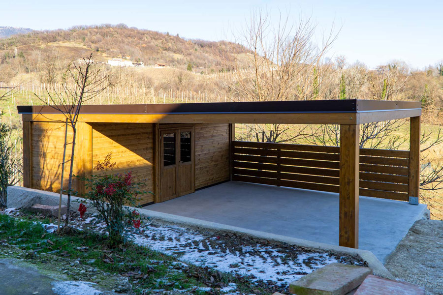 Carport in legno Cube: tettoia moderna per auto con linee rette e design contemporaneo