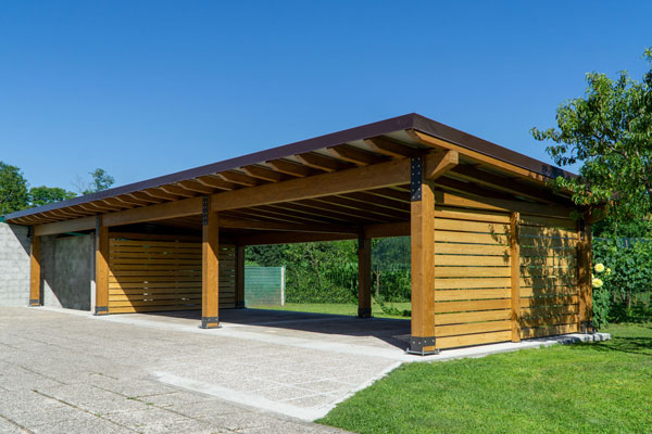 Carport Classic in lamellare 4 posti con frangivista dogato 