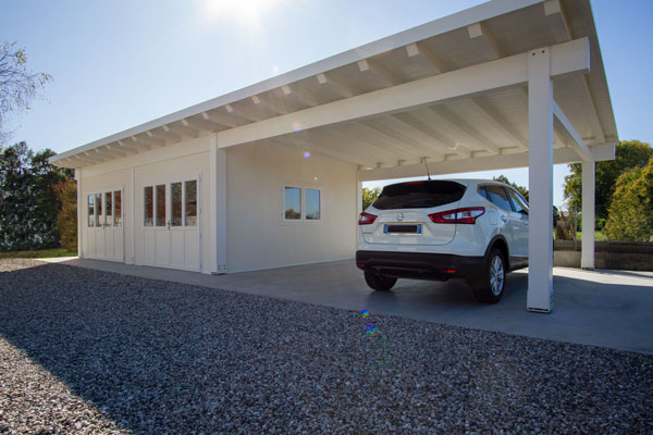 Carport Classic bianco con doppio garage chiuso