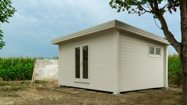 Casetta in legno monofalda grande coibentata con porta vetrata – laboratorio da giardino