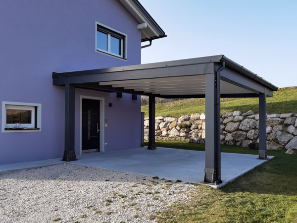 Pergola addossata moderna in legno Cube bicolore antracite/bianco – PC2602