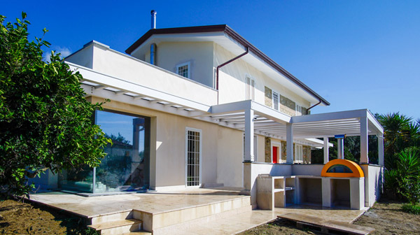 Pergola addossata Cube a L con pensiline perimetrali – PC2601