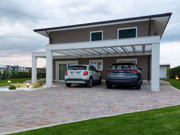 Pergola in legno Cube full white a L con copertura in policarbonato – PCU2606