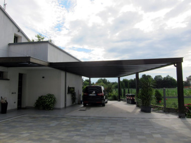 pergola-cube-nero-poro-aperto-copertura-policarbonato-compatto-cup112-800-2.jpg