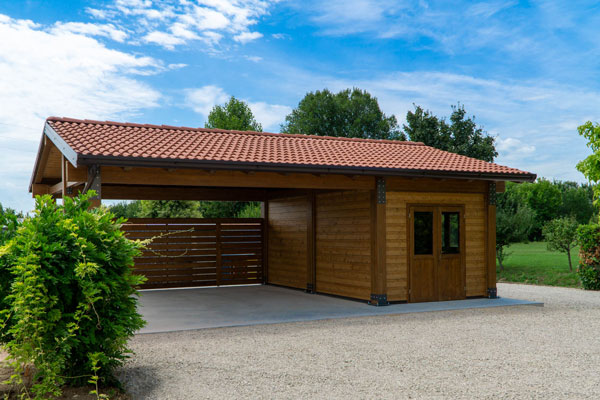 Tettoia a due falde – carport biposto con locale chiuso