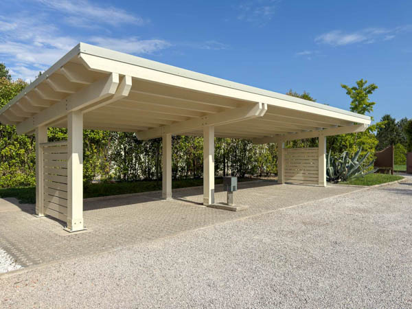 Tettoia Round 3 posti auto + 1 moto con sporti bilanciati – RB02110