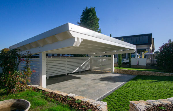 Tettoia Round triposto bianca con frangivista su tre lati – R03310